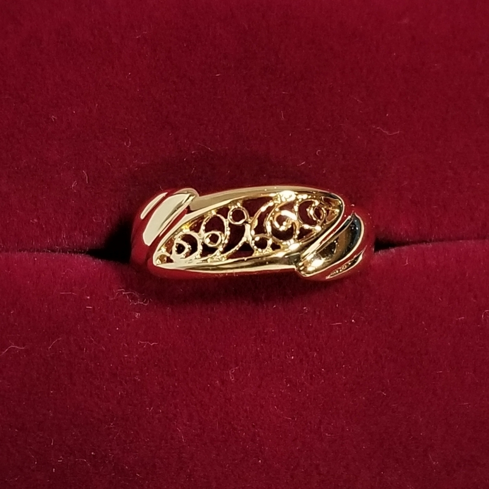 18k Yellow Gold Fancy Swirl Cut Out Ladies Band